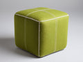 Tabouret cubique 43×43×45 cm - feutre laineux vert anis et coutures écrues - assise bombée au style artisanal pour chambre à coucher