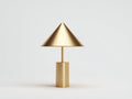 Lampe de bureau 38×38×62 cm - métal doré satiné - abat-jour conique sur pied fin et base cylindrique pour chambre à coucher