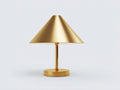 Lampe de bureau 34×34×56 cm - métal doré finition satinée - abat-jour pyramidal et pied cylindrique pour chambre à coucher