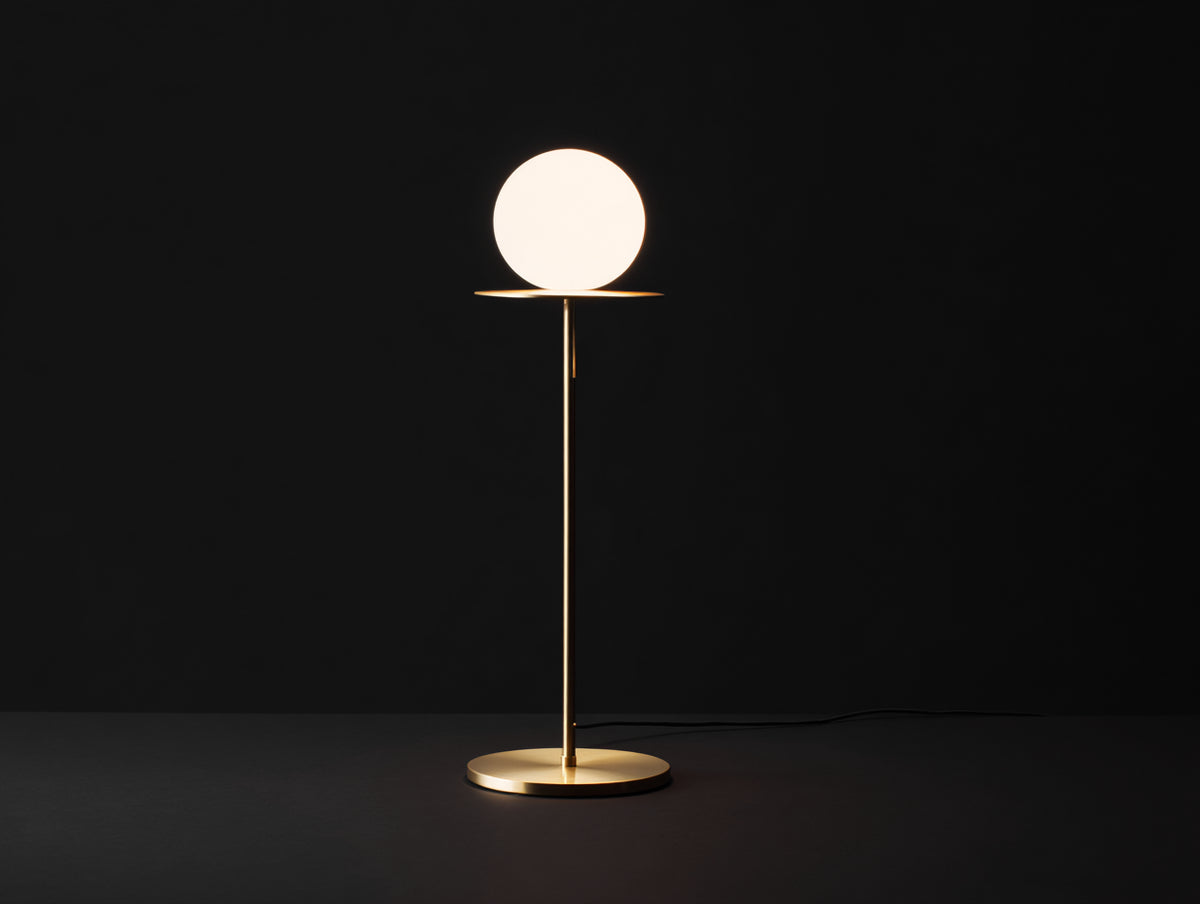 Lampe de bureau 26×26×65 cm - métal doré et verre opalin blanc - diffuseur sphérique sur pied élancé pour chambre à coucher
